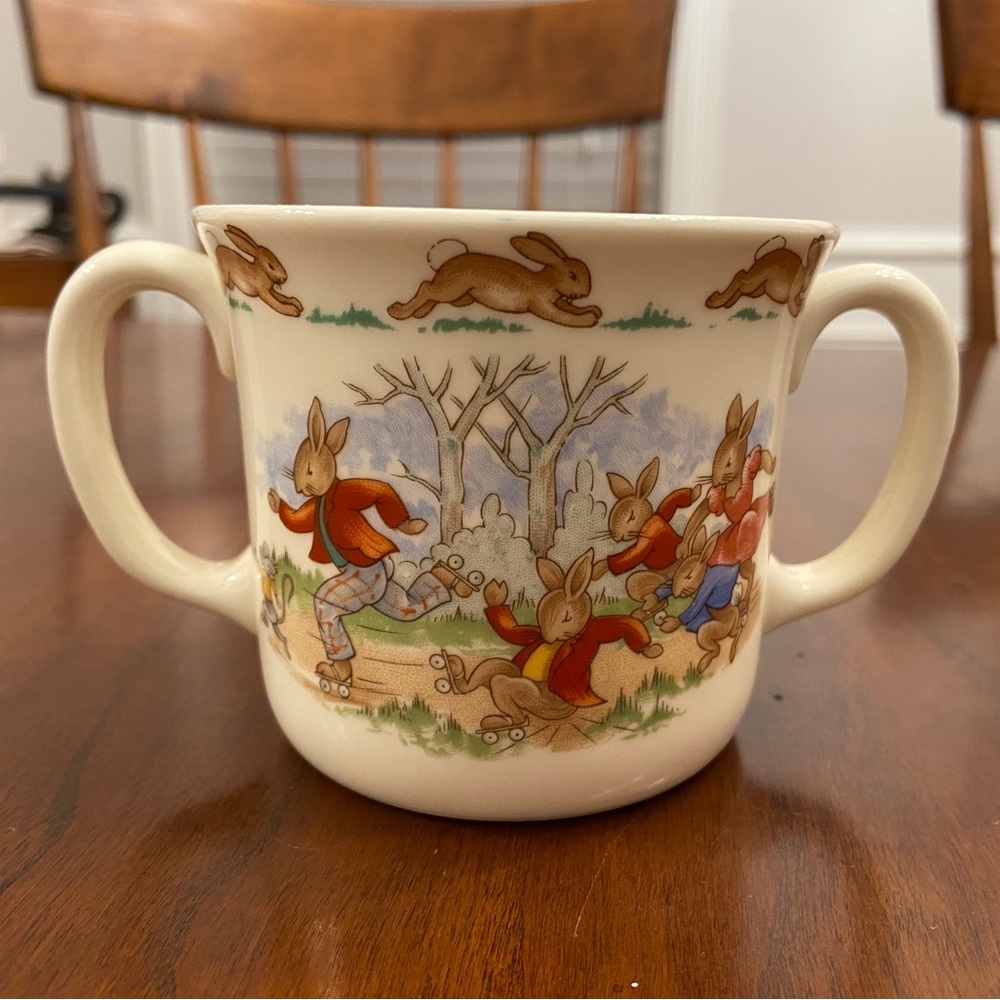 ROYAL DOULTON BUNNYKINS "ROLLER SKATING RACE" HUG-A-MUG/CUP FINE BONE CHINA 1984